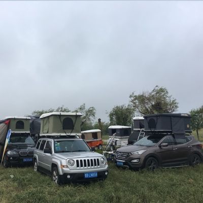 Серая автомобильная крыша верхняя палатка для транспортного средства Diy 4 человека Кампинг площадь 2,4 квадратных метров